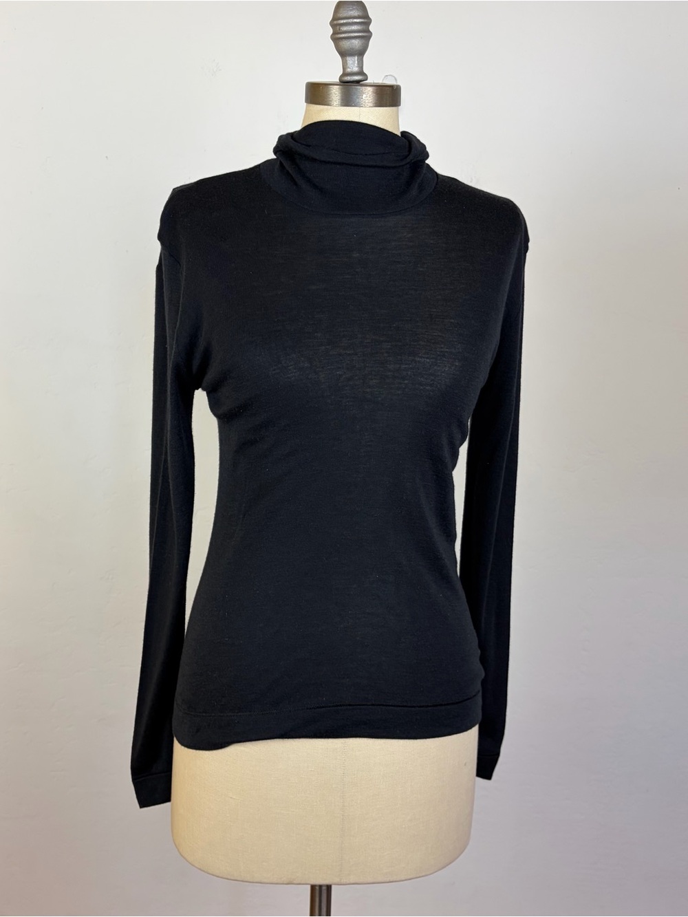 Hanro Turtleneck Cashmere/Silk Top in Black